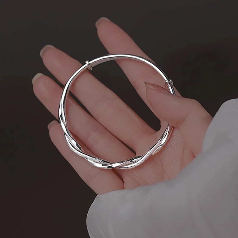 Ladies Adjustable Bracelet with Twisted Design