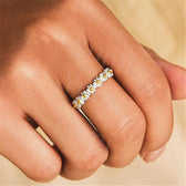 Women Adjustable Daisy Ring with Flower Motif