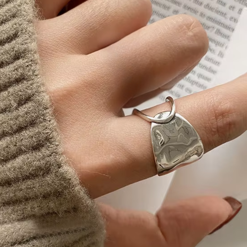 Women Adjustable Chunky Ring with Hammered Style