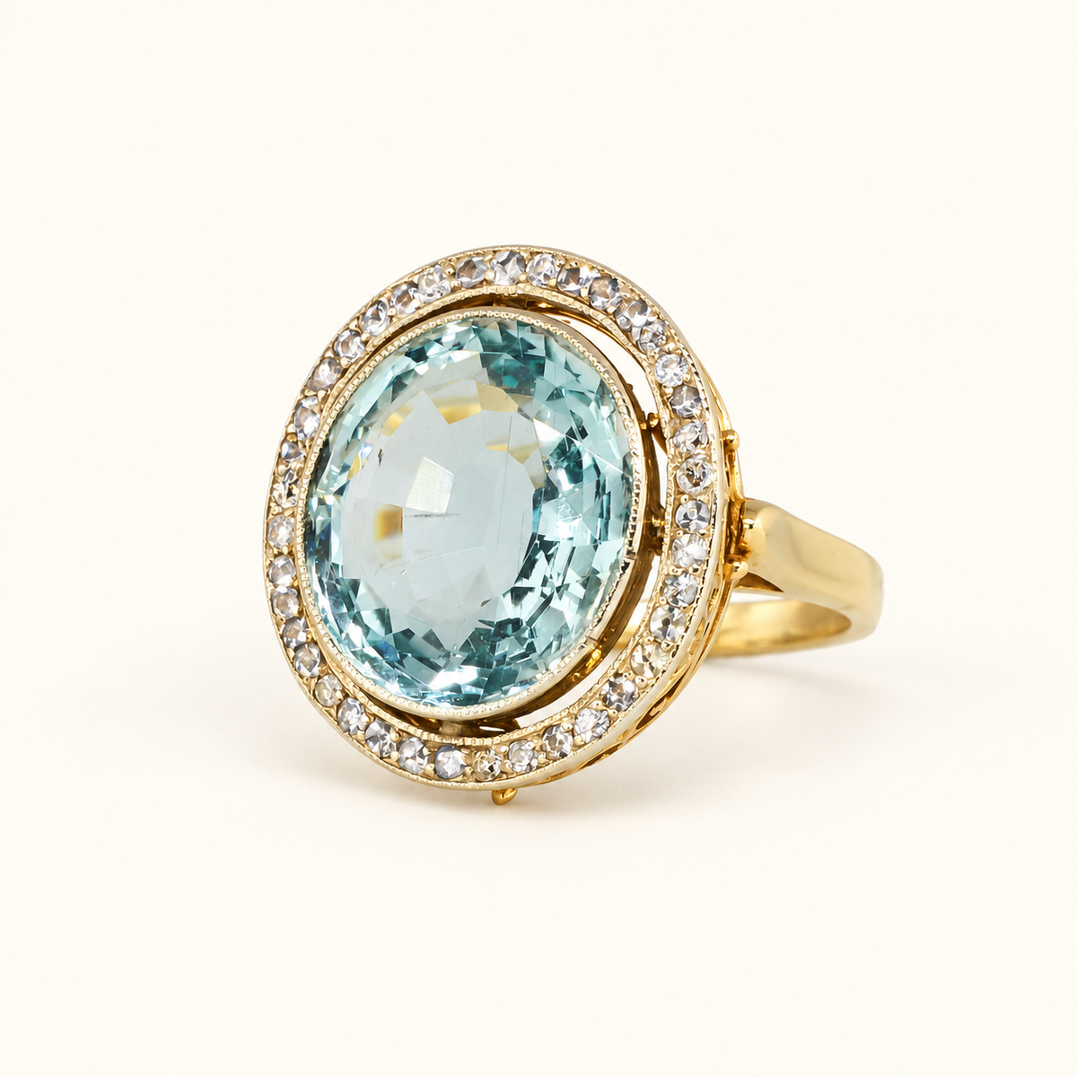Women's Ring Showcasing Rounded Decorative Glass Feature