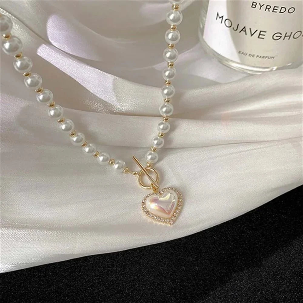 Women's Necklace with Pearl Look and Heart Clasp