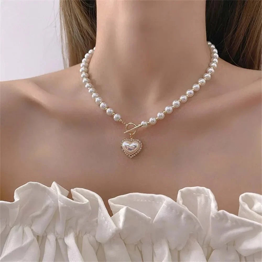 Women's Necklace with Pearl Look and Heart Clasp