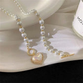 Women's Necklace with Pearl Look and Heart Clasp